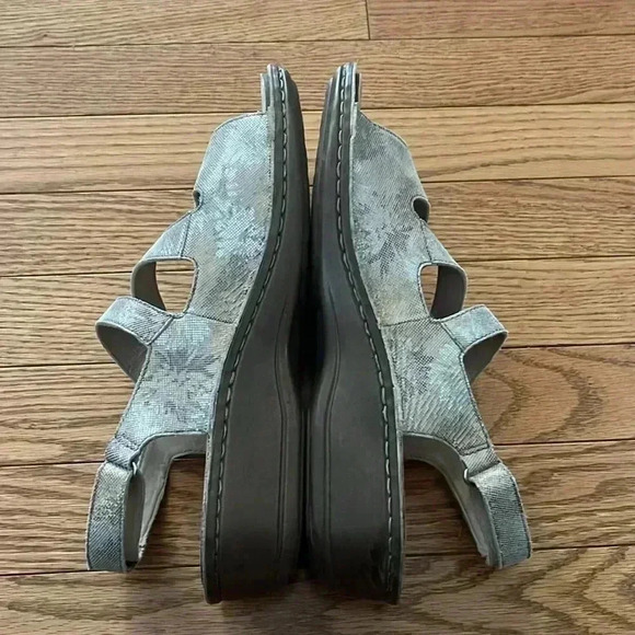 [10]Aravon womens Cambridge  3 Strap Wedge Sandal - Picture 5 of 7